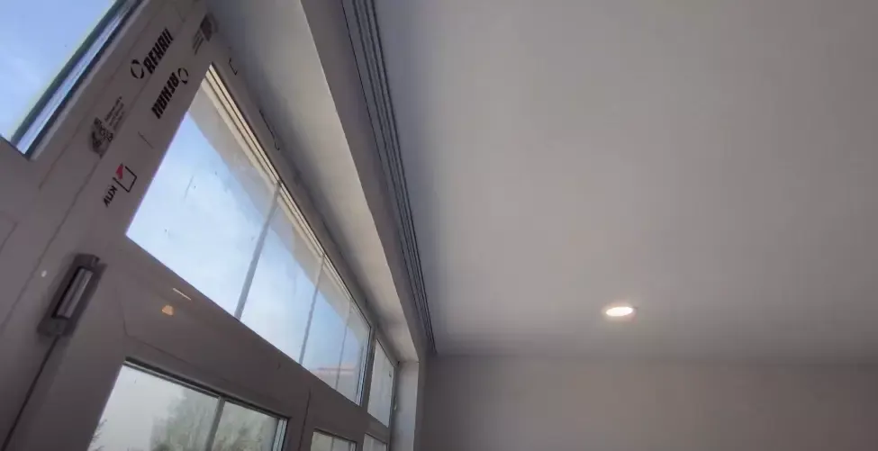 Натяжной потолок Polyplast для гостиной — Нальчик, Тарчокова, 52, фото 2